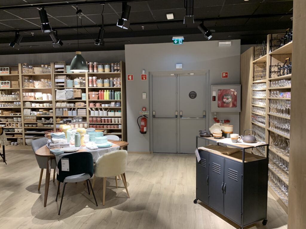 Reforma de local comercial en Porto Matosinhos